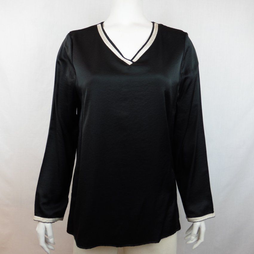 Blusa negra vivo dorado de Lourdes Castillo