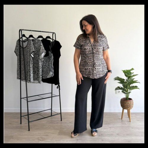Camisa de punto estampado negro de Yemeka Camisa de punto estampado negro de Yemeka