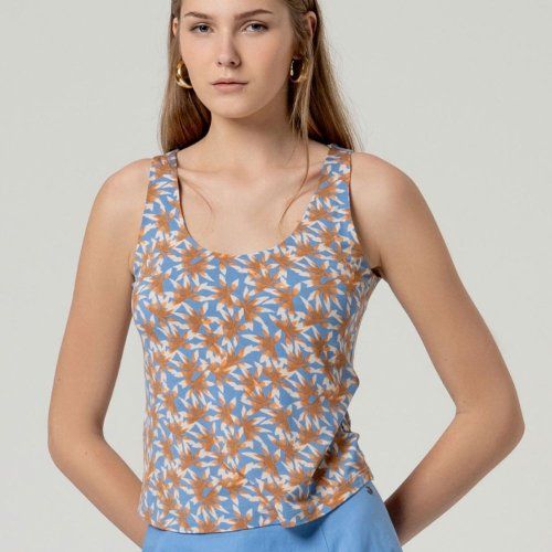 Camiseta tirantes flores naranja y azul de Surkana Camiseta tirantes flores naranja y azul de Surkana