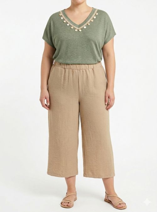 Pantalón corsario beige de Lourdes Castillo Pantalón corsario beige de Lourdes Castillo