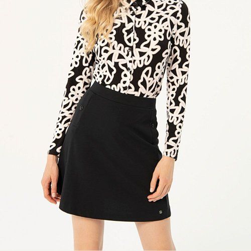 Falda corta negra de Surkana Falda corta negra de Surkana