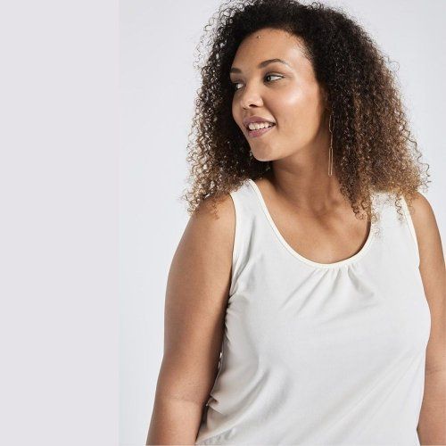 Top básico blanco de SPG Woman Top básico blanco de SPG Woman