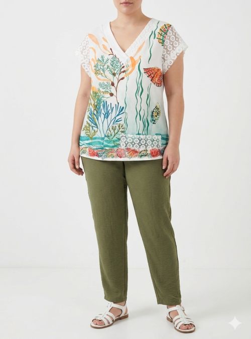 Camiseta blanca con estampado verde y naranja de Nayat Camiseta blanca con estampado verde y naranja de Nayat