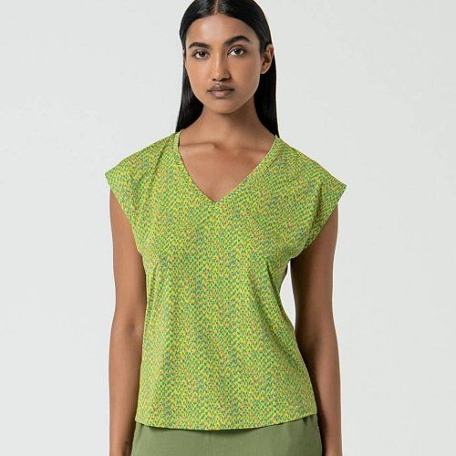 Camiseta manga caída estampado pequeño verde y naranja de Surkana Camiseta manga caída estampado pequeño verde y naranja de Surkana